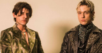 Copertina di Irama e Rkomi a FqMagazine: “Non è operazione di marketing, ci stimiamo davvero. La leggerezza della musica ci salva dalla pressione del successo”