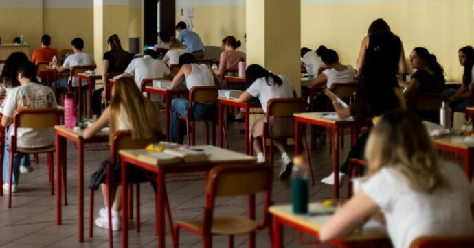 Cagliari, i lavori nella scuola non sono finiti: l’istituto costretto a scegliere tra le tende e la soluzione “di fortuna”