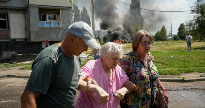 Bombe a grappolo a Kiev, davvero vogliamo scendere al livello di Putin?