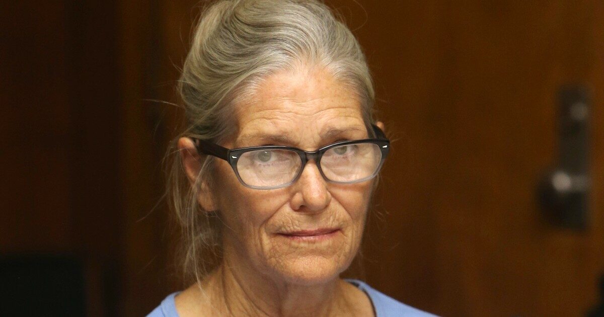 Scarcerata Leslie Van Houten, l’”angelo della morte” della famigerata setta di Charles Manson: un culto di sesso e omicidi seriali satanici