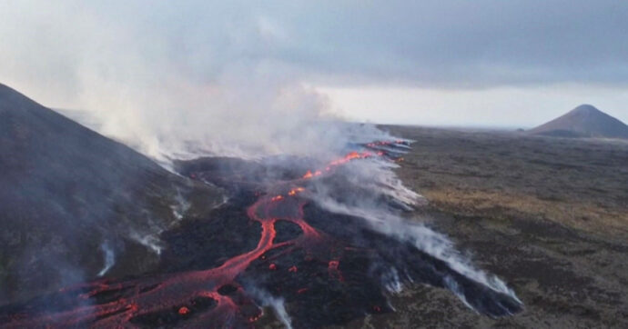Islanda, i satelliti italiani confermano la presenza di magma sotto la città di Grindavik che è stata evacuata
