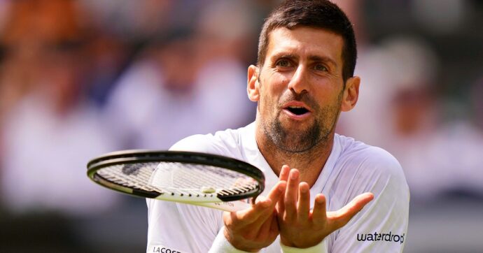 Wimbledon, Djokovic nervoso con tutti: organizzazione, raccattapalle e allenatori. Intanto vince