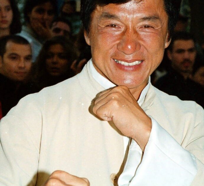 Jackie Chan non lascia in eredità al figlio neanche un centesimo del suo patrimonio da 400milioni di dollari: “Se è capace, farà fortuna da solo”