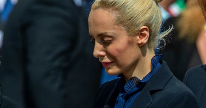 Il ritorno di Lady Berlusconi: Marta Fascina si rivede in Parlamento per votare  la fiducia al decreto Caivano