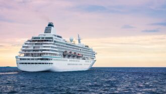 Porto di Civitavecchia, si indaga su ‘controlli ammorbiditi’ su navi inquinanti: cosa si sa di più?