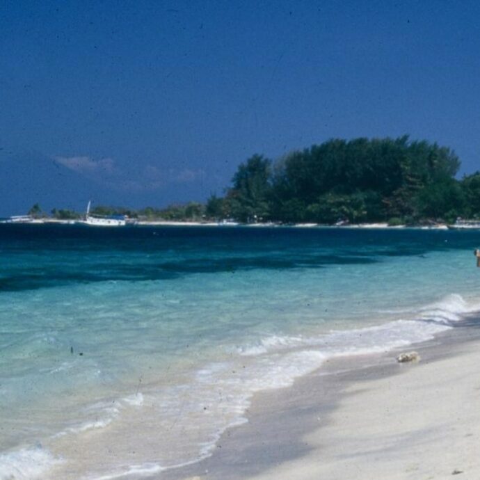 Marito e moglie muoiono tragicamente in spiaggia: “Lui ha avuto un infarto, lei è annegata provando a salvarlo”