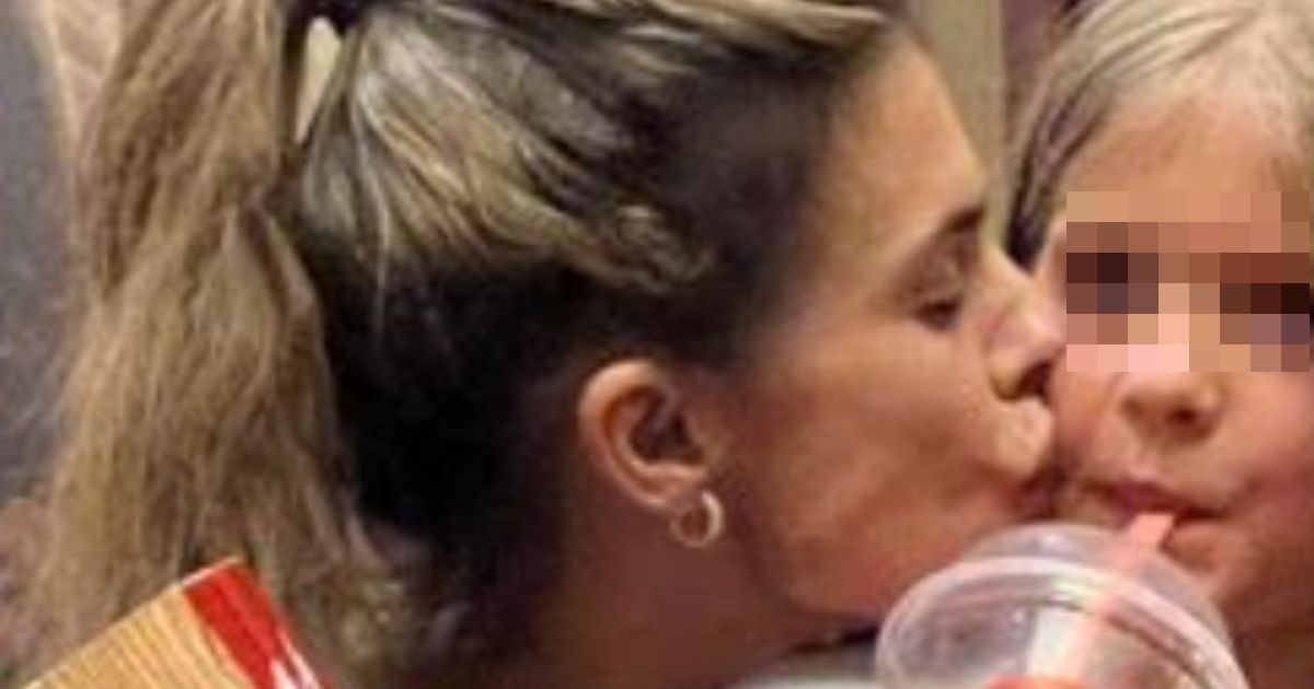 Elisabetta Canalis: “Mia figlia stava soffocando con una mela, era seduta accanto a me, sul divano. Così l’ho salvata con la manovra”