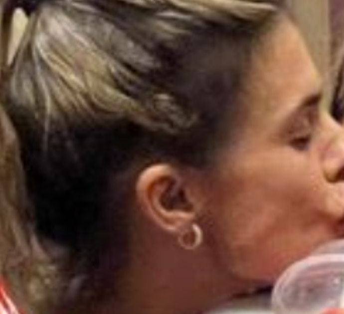 Elisabetta Canalis: “Mia figlia stava soffocando con una mela, era seduta accanto a me, sul divano. Così l’ho salvata con la manovra”