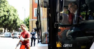 Copertina di Rifiuti a Roma, Gualtieri caccia il dg di Ama: arriva Filippi (ex Acea). “Ora si cambi passo”