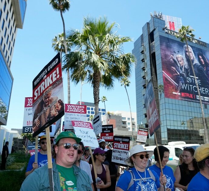 Le star di Hollywood si uniscono allo sciopero degli sceneggiatori: da Meryl Streep a Jennifer Lawrence, già tante adesioni. E i festival tremano