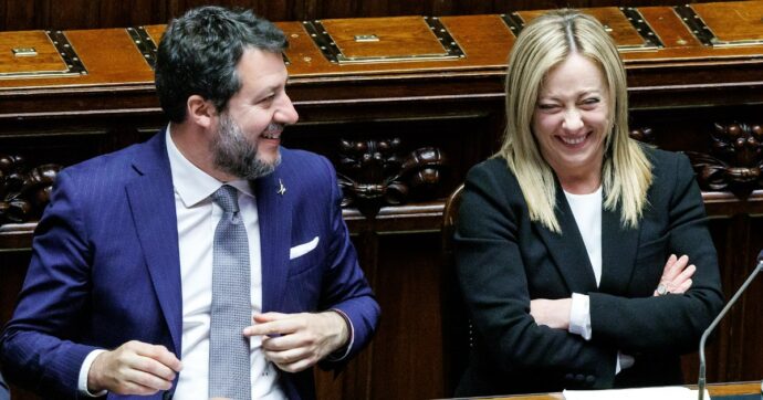 Dopo il “pizzo di Stato” di Meloni arriva Salvini con i “cittadini ostaggio dell’Agenzia delle entrate”. Insorgono le opposizioni