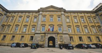 Copertina di Napoli, l’udienza slitta di 10 mesi per errore: la vittima resta chiusa nel centro antiviolenza