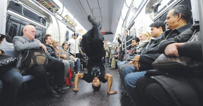 Copertina di Harding, Chaplin e struzzi: il cuore di Ny in una subway