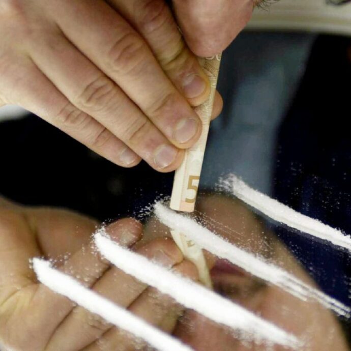 Milano: un’indagine per droga ha portato al sequestro di un chilo di cocaina e 279 mila euro nascosti in auto