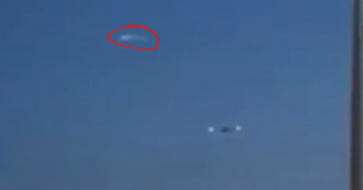 Copertina di Ufo, un oggetto non identificato avvistato nei cieli di Genova: “Sembrava un disco volante, è un vero e proprio fenomeno aereo inspiegabile”