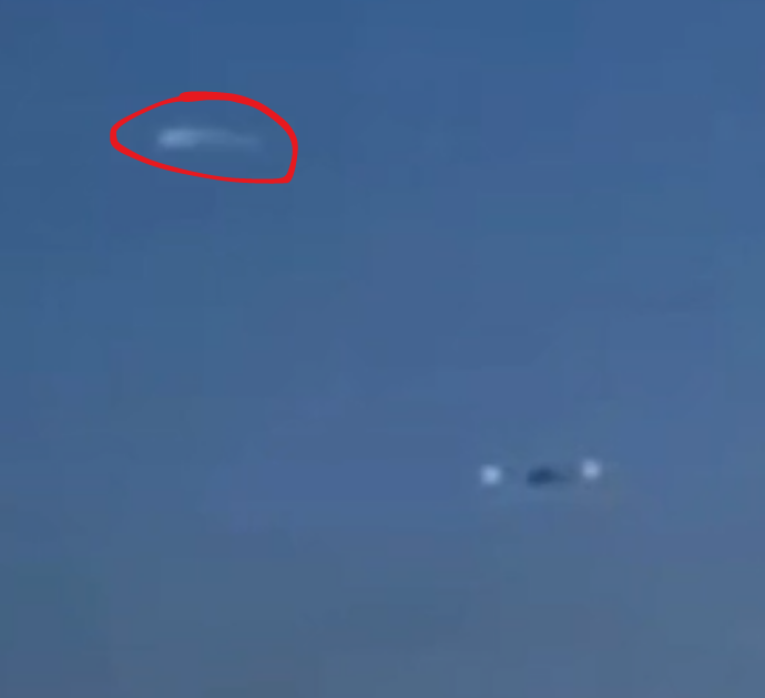 Ufo, un oggetto non identificato avvistato nei cieli di Genova: “Sembrava un disco volante, è un vero e proprio fenomeno aereo inspiegabile”