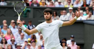 Copertina di Carlos Alcaraz è il re di Wimbledon: la vittoria contro Djokovic apre la nuova era del tennis