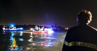 Copertina di Venezia, 28enne sbalza dalla barca e muore annegato durante la Festa del redentore