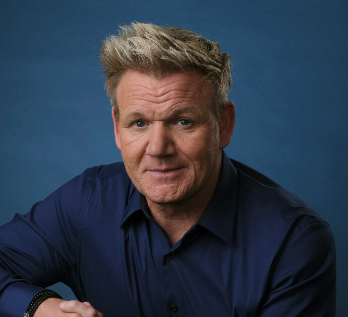 Gordon Ramsay, food blogger stronca il nuovo ristorante dello chef: “140 euro per bere l’acqua del rubinetto”