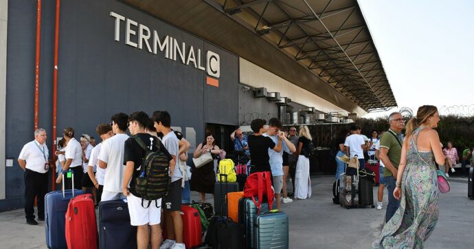 Incendio all’aeroporto di Catania, ritorna operativo il terminal C con due voli all’ora