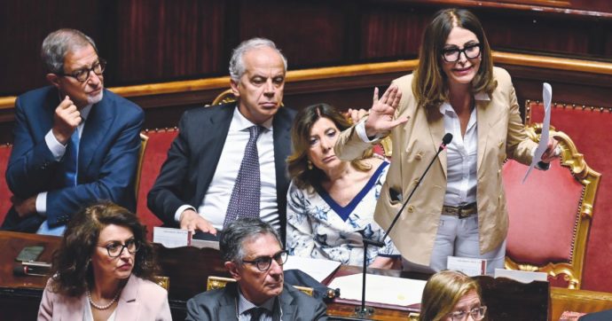 Quei silenzi di Santanchè sulle “pressioni inaccettabili”