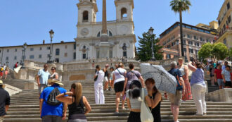 Copertina di Crisi climatica, a Roma attesi picchi di 45: i turisti all’assalto delle fontane – Video