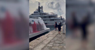Copertina di Attivisti per il clima imbrattano mega-yacht da centinaia di milioni di euro con vernice rossa e nera – Video