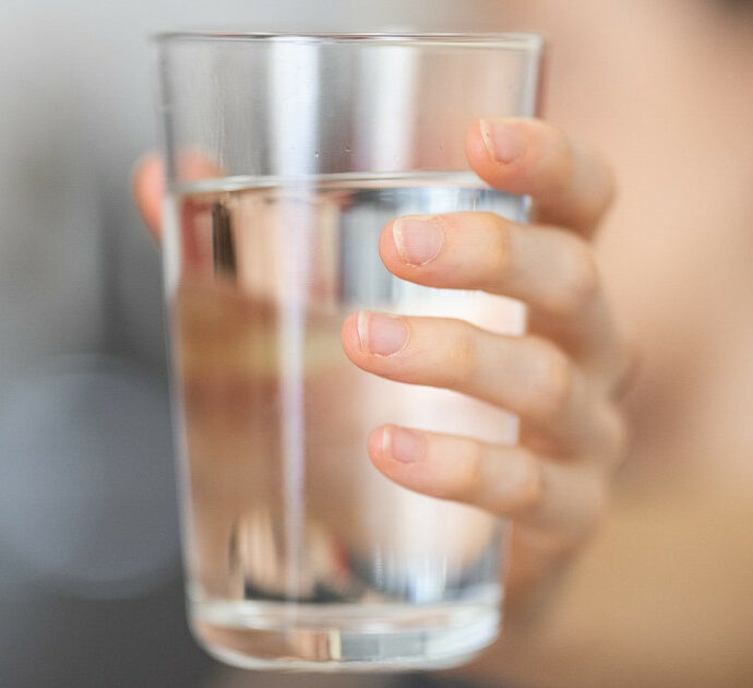 35enne muore per “intossicazione d’acqua”: ha bevuto 2 litri in 20 minuti