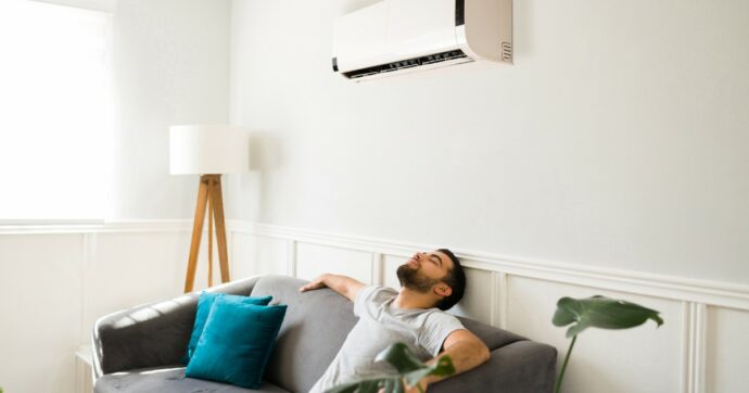 Le 8 regole per usare l’aria condizionata senza stare male: le indicazioni dell’esperto