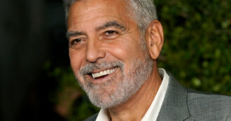 Copertina di Da George Clooney a Emma Stone e Ben Affleck: le star intervengono per lo sciopero di Hollywood. Ecco la loro proposta