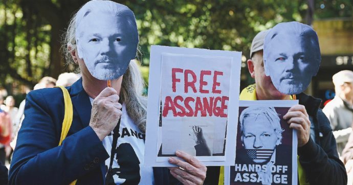 Copertina di Assange, Roma vota per il riconoscimento