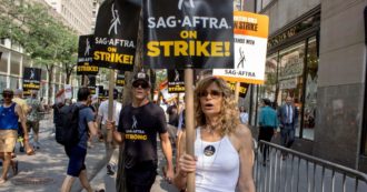 Copertina di Profondo rosso: vip in fuga, scioperi e ‘Barbie’ in analisi