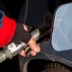 Copertina di Benzina ai massimi da due anni e mezzo: 1,98 euro in autostrada. Gasolio a 2,1 con lo sconto pieno sulle accise