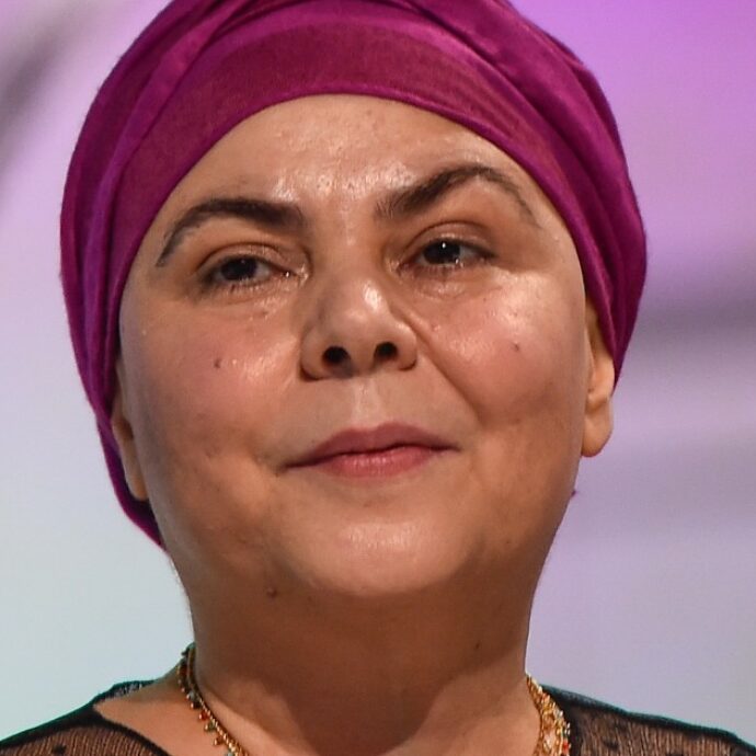 “Vorrei le ceneri di mia figlia qui con me, insieme ai premi che mi aveva chiesto di conservare. La sua famiglia queer? Non l’ho mai capita”: le parole della madre di Michela Murgia