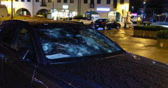 Copertina di Violenta grandinata in Veneto, i parabrezza delle auto distrutti a Tezze sul Brenta – Video
