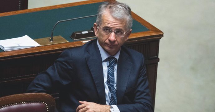 Copertina di La Consulta sconfessa il Parlamento: il Csm può usare le intercettazioni di Cosimo Ferri