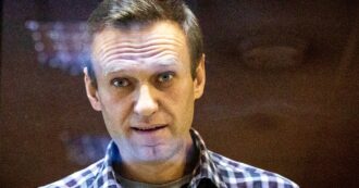 Copertina di Alexei Navalny, preoccupazione per la sorte dell’oppositore russo: “Nessuna sua notizia da sei giorni. Dal carcere non ci dicono dov’è”