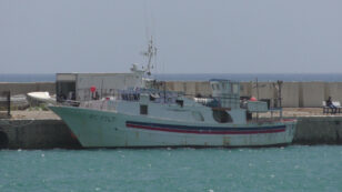 Copertina di Oltre 5,3 tonnellate di cocaina sequestrate su un peschereccio in Sicilia: fermato l’equipaggio