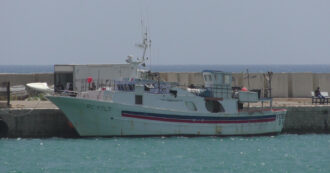 Copertina di Oltre 5,3 tonnellate di cocaina sequestrate su un peschereccio in Sicilia: fermato l’equipaggio