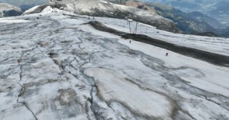 Copertina di Stelvio, il ghiacciaio in sofferenza per il caldo e l’umidità: le immagini girate e 3mila metri