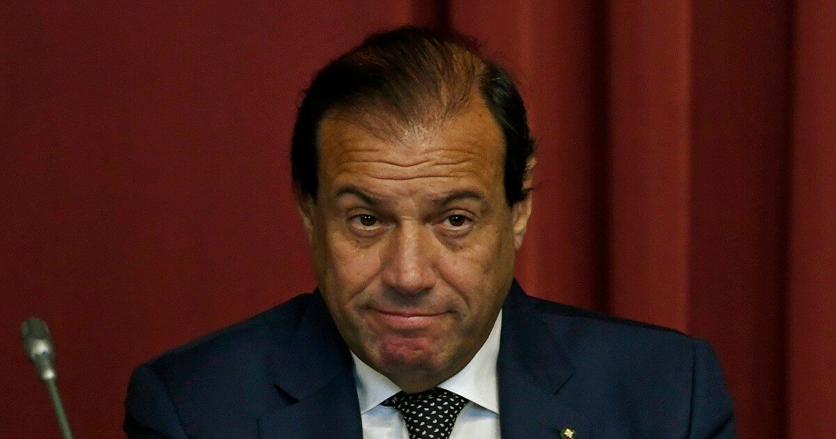 Leo smentisce Renzi sul “prelievo forzoso”. Che esiste da 50 anni. La novità? Il fisco saprà se sul conto ci sono soldi sufficienti a coprire il debito