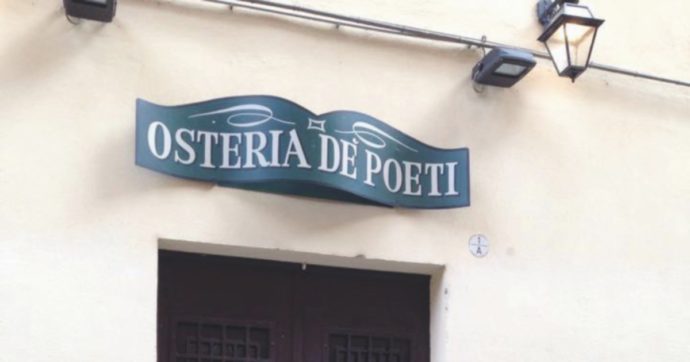 Copertina di Osteria de’ poeti, nessun acquirente: “Ora salviamola”