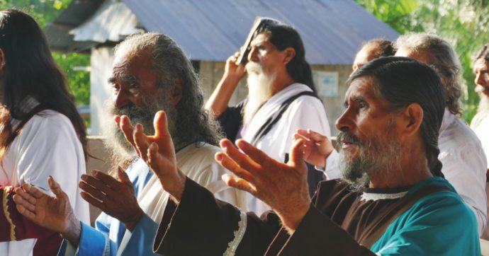 Copertina di Qui San Pablo Loreto: galli, lebbra, il “Che” e le chiese evangeliche