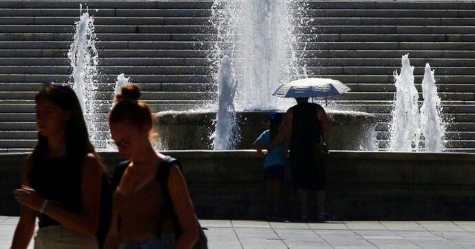 Crisi climatica, in Grecia il week end di luglio più caldo in 50 anni. E in Serbia una tempesta di vento e pioggia fa 2 morti e decine di feriti