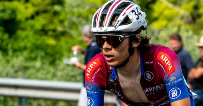 Terribile caduta al Giro d’Austria: morto il ciclista 17enne Jacopo Venzo. Il team: “Cuore devastato”