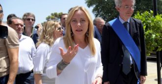 Copertina di Il trucchetto sul salario minimo: Meloni “sfotte” anche i lavoratori