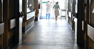 Copertina di Muore a 56 anni durante una colonscopia in ospedale a Ragusa: indagati medici e infermieri
