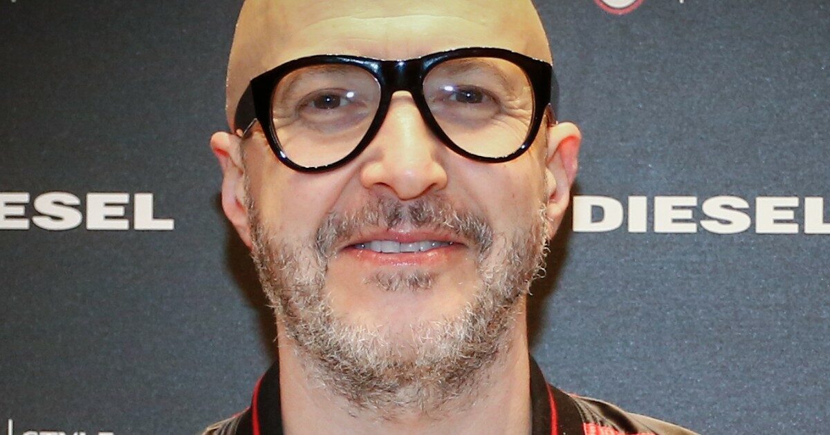 Saturnino derubato in metro, il messaggio social per il ladro: “Nel portacarte c’era un biglietto del Superenalotto, auguri”