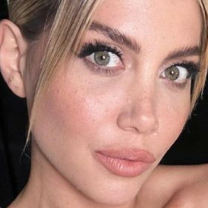 Ladri nella villa di Wanda Nara a Galliate mentre lei era a New York: i cinque figli erano in casa con la nonna. La showgirl: “Sono andati dritti in camera mia”