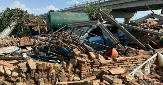 Crisi climatica | Case e auto distrutte nella Romagna già devastata dall’alluvione. “In 24 ore 46 grandinate nel nord Italia” – Diretta
